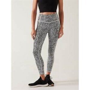 Athleta Ultimate Stash II Textured 7/8 Tight Black & White Printed Small